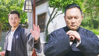 日本武士不自量力上門找茬，被中國功夫大師一拳打得吐血倒地，惱羞成怒竟拔刀搞背後偷襲！ ️ 抗日