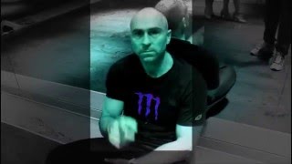Папа Смит с ученицами фитнес бикини