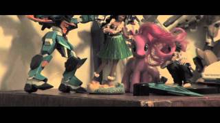 PINKIE PIE IS WATCHING