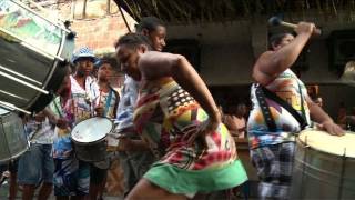 Brésil: une favela de Rio fête la "samba de la paix"