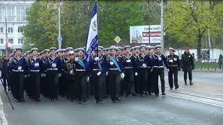 Исполнение строевых песен парадными расчетами в Калининграде