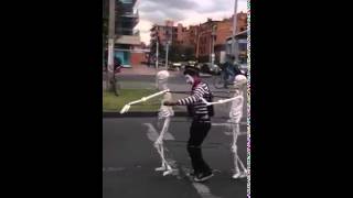 Esqueletos marionetas
