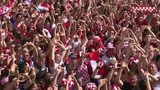 Malgré la défaite contre les Bleus, les Croates célèbrent leur équipe de retour à Zagreb !