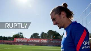 Spain: Teammates greet Griezmann at first training since Atletico Madrid return