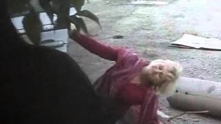 Пьяная  блондинка  Drunk blonde