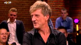 Zal deze trainer jou eens helemaal volspuiten - Voetbal International