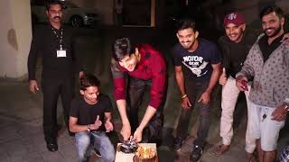 Siddharth Malhotra celebrates Birthday with fans, media, Rakul Preet attend Party |
