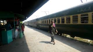 Pakistan Railway: Ghouri Express reaching Faisalabad Railway Station