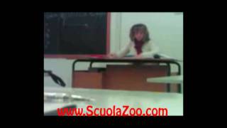 Si rovescia la cattedra alla supplente - ScuolaZoo.com