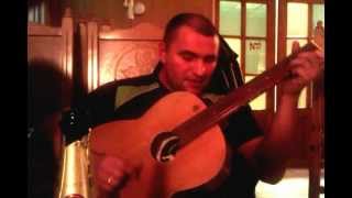Мой брат поёт песню "Королева снежная"