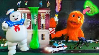 Fuzzy y  Cazafantasmas consigue baba verde! ?? Snowflake aprende a ser valiente!