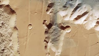 Ius and Tithonium Chasmata seen in “true colour” (4K UHD)
