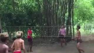Futevôlei com bola de côco kkkkkk