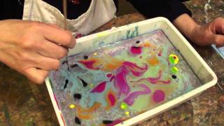 DIPINGERE SULL'ACQUA e lasciarsi trasportare dal colore
