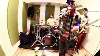 The Pelos - Yendo De La Cama Al Living Feat. J-noss