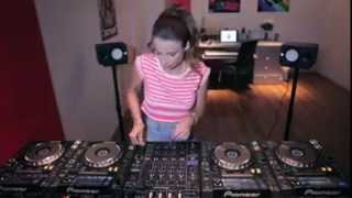 HOT GIRL DJ