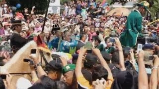 Thousands flood spectacular Indonesian royal wedding