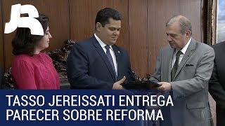 Tasso Jereissati entrega parecer com alterações no texto da Reforma da Previdência