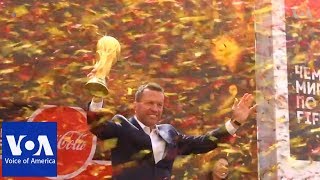 Moscow welcomes World Cup 2018 trophy