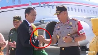 Semangat Persaudaraan, Jokowi Jabat Tangan Ala Brotherhood Ketika Kunjungan ke Aceh.