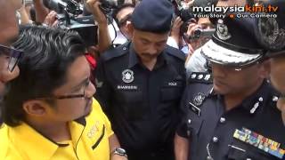 Kumpulan pro, anti-BERSIH bertembung di Bukit Aman
