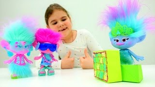 Тролли - подружка Аня выбирает подарок для Синельки