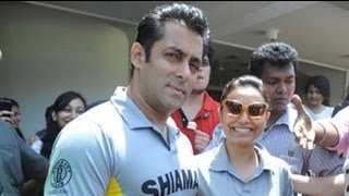 Salman Khan plays cricket for charity