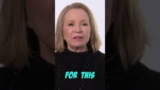 Debra Jo Rupp Doing Everything She Can To Get Points! #that90sshow #that70sshow #shorts