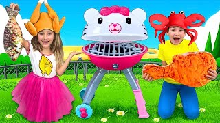 Sasha plays with Hello Kitty BBQ and opens Toy Cafe