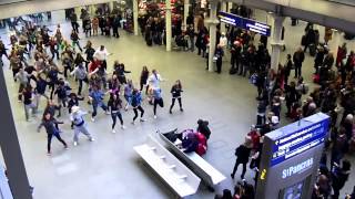 Флэшмоб - Микс из популярных и известных песен. Нью-Йорк. 2010г.
