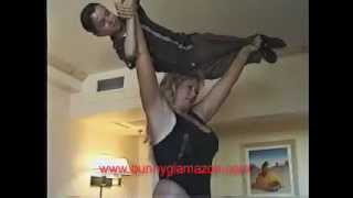 Bunny Glamazon easily lifts man overhead