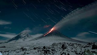 Огненная река и столбы пепла: извержение вулкана Ключевской на Камчатке