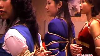 LOOKSM tying demo with seven Chinese ladies in hotel lobby