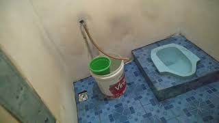 Ngintip mandi di kostan malah ketauan