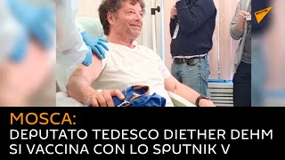 Deputato tedesco Diether Dehm si vaccina con lo Sputnik V