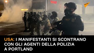 USA: i manifestanti si scontrano con gli agenti della polizia a Portland