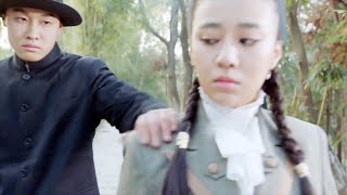 國軍女特工被5個日本武士圍攻，寡不敵眾險些被抓，幸好有神秘人來救場！ ️ 抗日