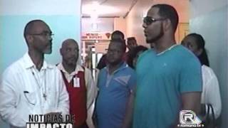 Edwin Encarnación visita hospital público de La Romana.