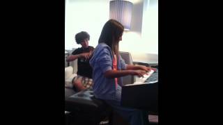 I Will Survive -Emily Bear and Jonathan Russell Improvising