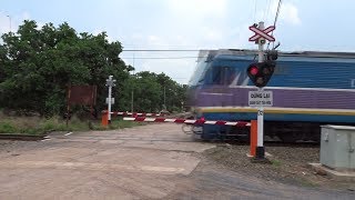 Cần Chắn Tàu Hỏa Daido Tự Động Tại Đường Ngang Dân Sinh Ở Đồng Nai KM1679+900 (June 17, 2017)