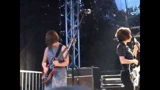Electrelane - U.O.R @ Plage Glazart (Paris) 2011