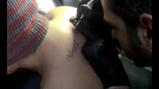 nasha iketebs tattoos dzudzuze ! ნაშა იკეთებს ტატუს ძუძუზე !