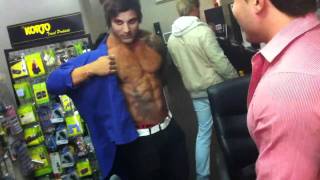 Zyzz tries on an epic fitted shirt