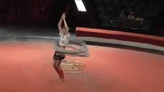 Хула хуп девочка крутит жопой я бил в шоке цирк-Hula Hoop girl turns ass I beat in shock circus