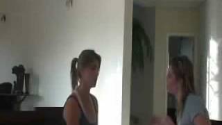 Esposa mete a porrada na amiga quando estão tomando um cha, motivo ela e amante  do marido dela!!