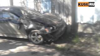Пьяная женщина въехала в дом