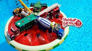 БРУДЕР ПАДАЕТ В БАССЕЙН!  - ЖАРА! Веселые видео с машинками BruderToy Про машинки TaTaШОУ