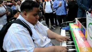 TIMES SQUARE PIANO PLAYER