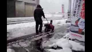 小型除雪機　TORO 621R　始動～除雪