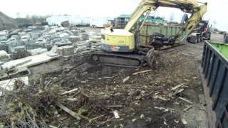 Excavator with Clam